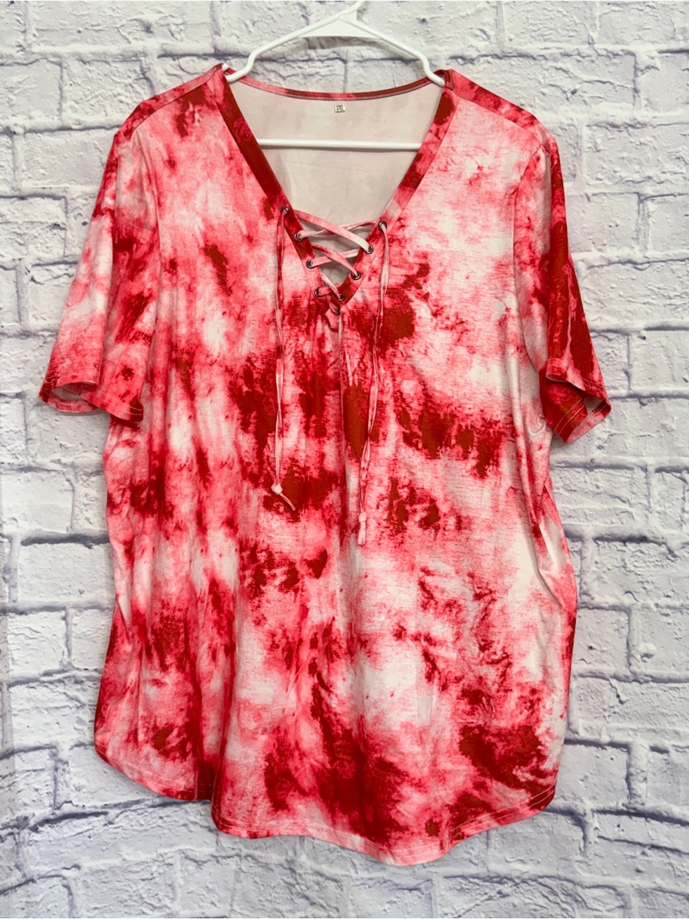 Red Tie-Dye Lace-Up V-Neck Tee Size 2XL